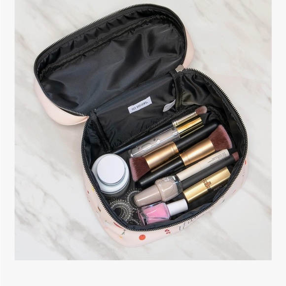 Pretty Little Things Pink Cosmetic Travel Case - Picture 3 of 4